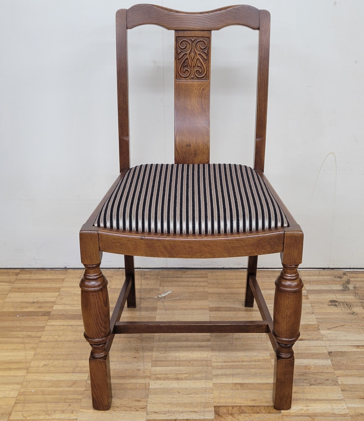 【張替え未使用品】昭和ヴィンテージ椅子リメイク品 張替え未使用品】昭和ヴィンテージ椅子リメイク品